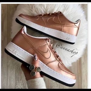 NIKE ROSE GOLD AIR FORCE 1s SE (AF1)
